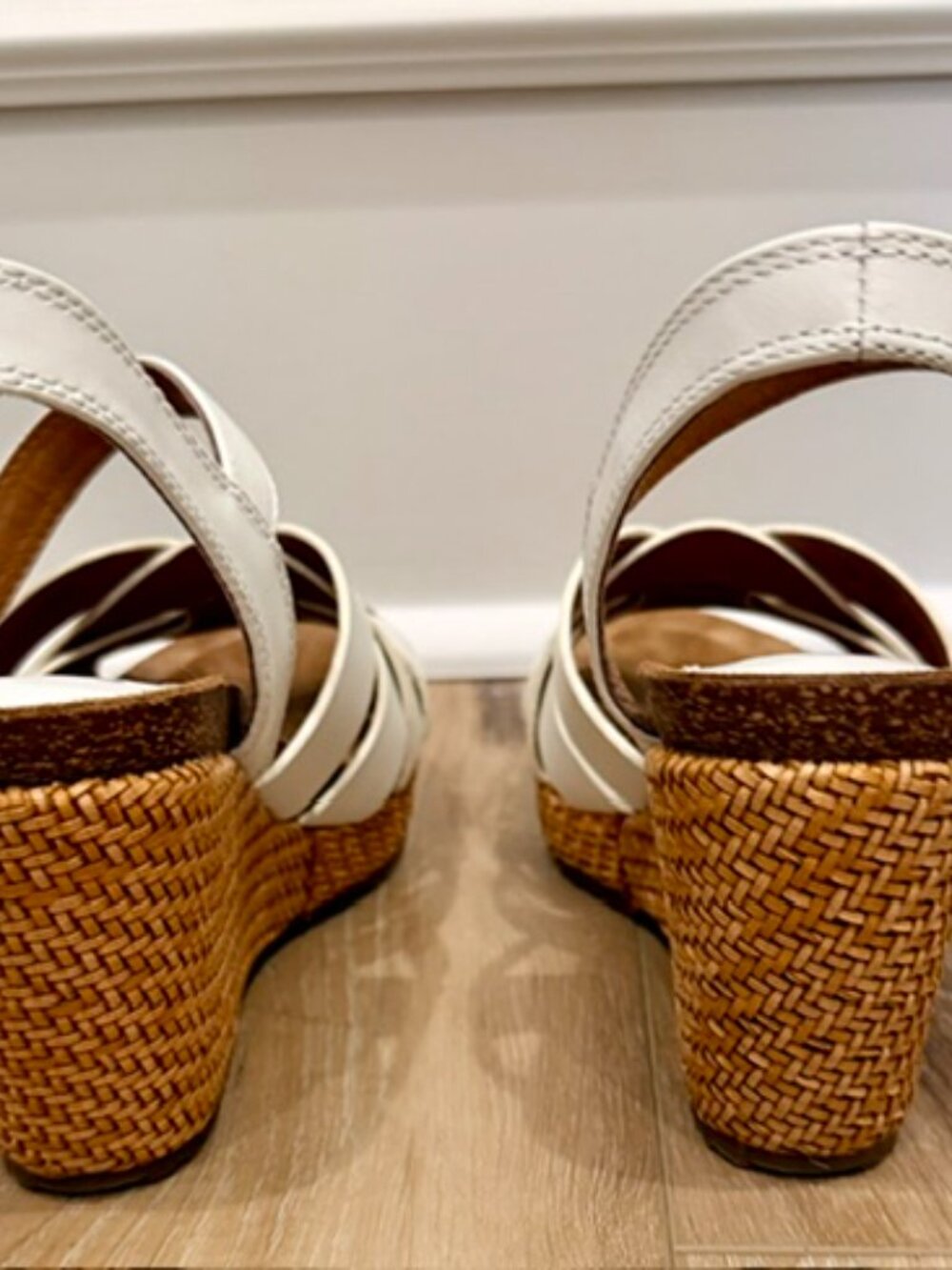 Sofft Carlana Women's Wedge Sandal in white leather. - Picture 3 of 6